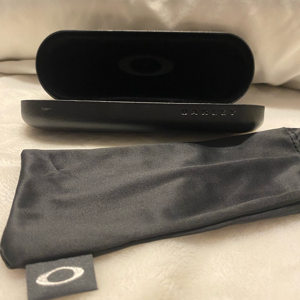 Oakley sunglasses/glasses case